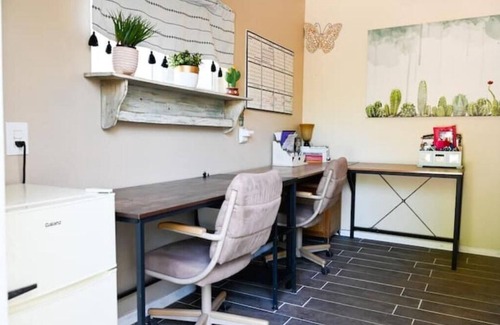 Avondale Cottage | Farmhouse Escape w/Mountain Views
