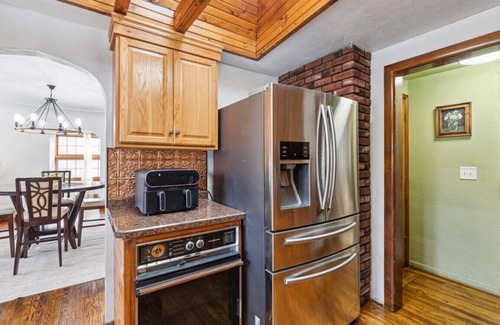 East Leroy House | Farmhouse in Battle Creek