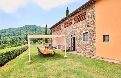Neri Villa | Farmhouse in Chianti with Pool and Garden