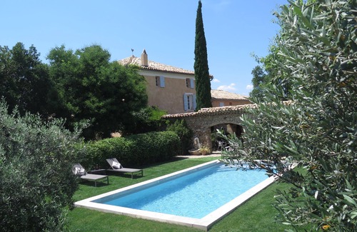 Valensole House | farmhouse in clos de la tuilerie