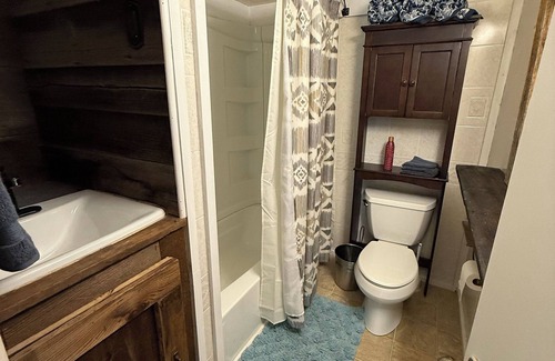 Grand Blanc Other | Farmhouse in Grand Blanc - 3 bedrooms near Lakes & Eats