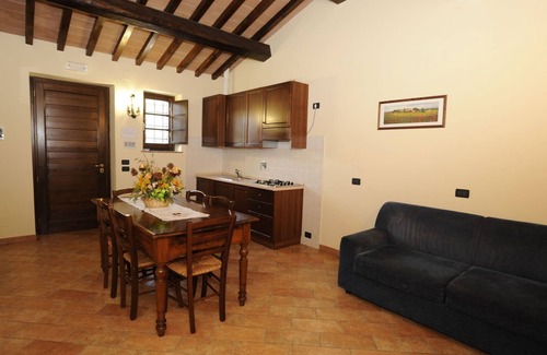 Ramazzano House | Farmhouse in Perugia with Hot Tub, Swimming Pool, Garden, BBQ