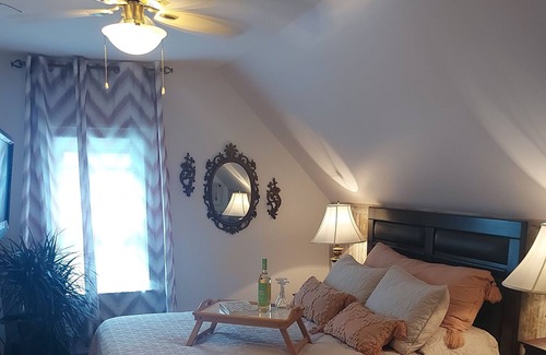 Summerside House | Farmhouse in the City. Shop, dine and more within walking distance.