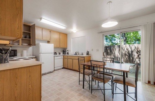 Chico House | Farmhouse next to Pool w King Suite Coffee Bar