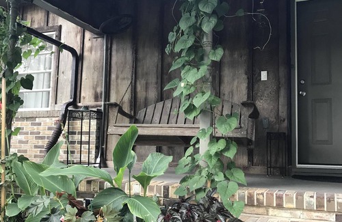 Cook Springs House | Farmhouse Retreat near Birmingham, AL