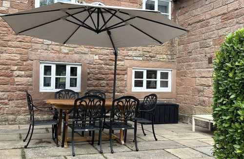 Cauldon Low Cottage | Farmhouse - Sleeps 6 - Pet friendly - Garden