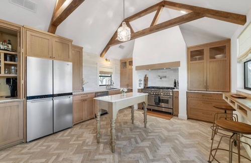 Valley Mills Other | Farmhouse Stay near Waco! Relax with hilltop views, wrap around deck, fire pit!