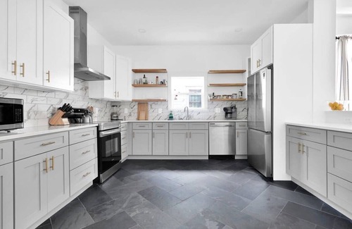 Springfield House | Farmhouse Stunner - 5 min drive to TIAA Bnk Field!