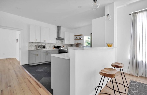 Springfield House | Farmhouse Stunner - 5 min drive to TIAA Bnk Field!