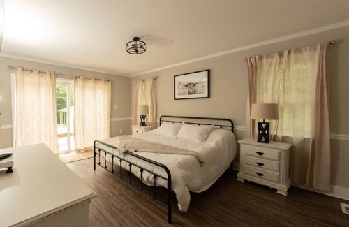 James City House | Farmhouse vibes, hidden gem in New Bern!