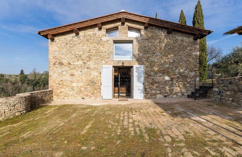 Siena Cottage | Farmhouse with a view