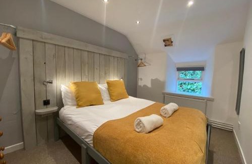 Bryn-crug House | Farmhouse with Log Fire & On-Site Dog Field