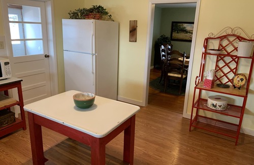 Tebbetts House | Farmhouse with lots of fun! Near Jefferson City, MO Sleeps 6!