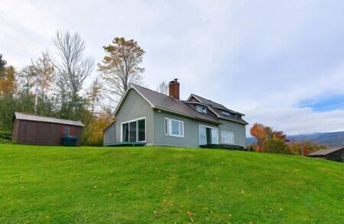 Johnson House | Farmhouse with Mountain Views Near Stowe/Smuggs