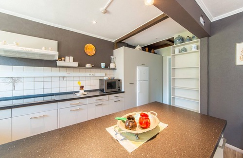 Walk House | Farmhouse with Pool, Waimes