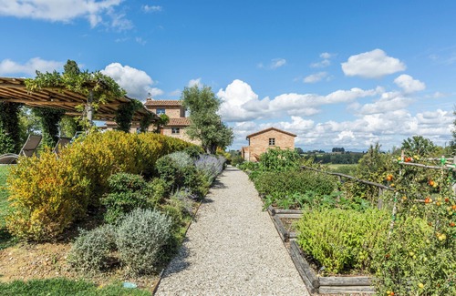 Cervognano Montenero Hotel | Farmhouse with saltwater pool overlooking Montepuciano Tuscany