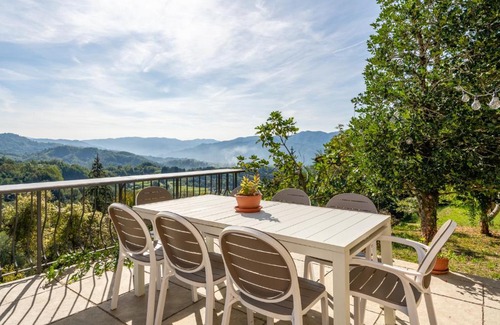 Mologno Villa | * Farmhouse with views * Walk to everything