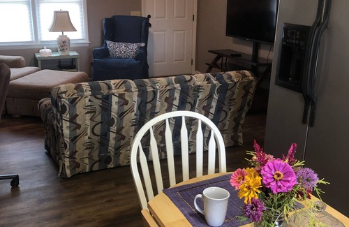 Boomer Cottage | Farmview Cottage has great views