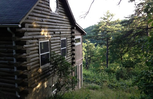 Black Mountain Cabin | Farside CabinnSecluded mountain top getaway with mountain views & rustic charm