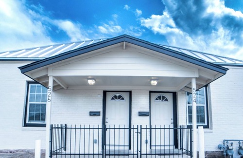 Near East Side Cottage | Fascinating 1br/1 BA Near Festive DT and Riverwalk