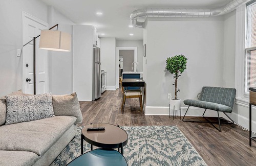 Downtown Harrisburg Apartment | Fashionable 2BR in Downtown Location w/ Work Area