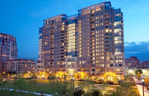 Aurora Highlands Apartment | Fast Downtown DC Access! 2BR nr Pentagon Row | Grill, Spa & Pool