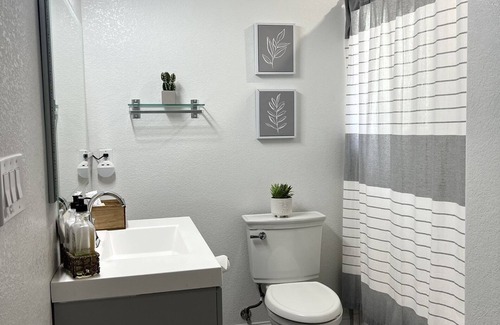 Roseville House | FAST INTERNET - EASY ACCESS - QUITE - 5 MINUETS TO KAISER - REMODELED - NEW BATH