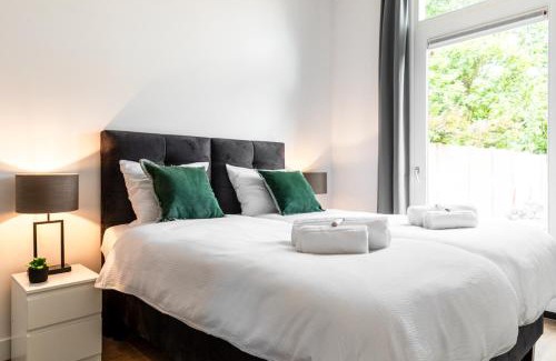 Municipality of Tilburg Apartment | Fast Wifi, Vibrant Home, 10 Min From Efteling