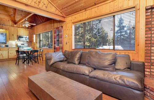 Fawnskin House | Fawnskin Pines by Big Bear Vacations Charming Mountain Cottage