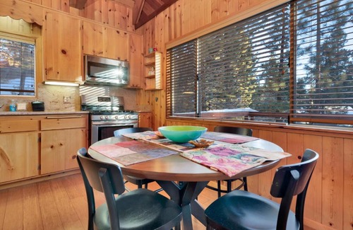Fawnskin House | Fawnskin Pines by Big Bear Vacations Charming Mountain Cottage