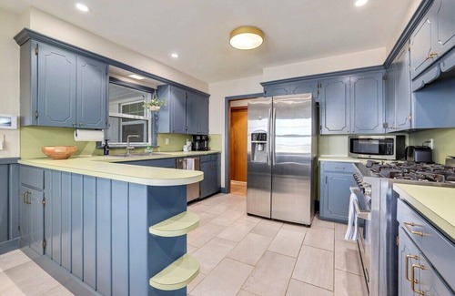 Fayetteville House | Fayetteville Flashback - 2 Mi to Downtown