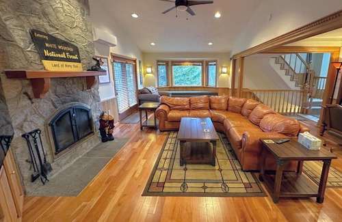 Bretton Woods House | FC43 Renovated cozy spacious cottage with AC air hockey wifi close to ski trails