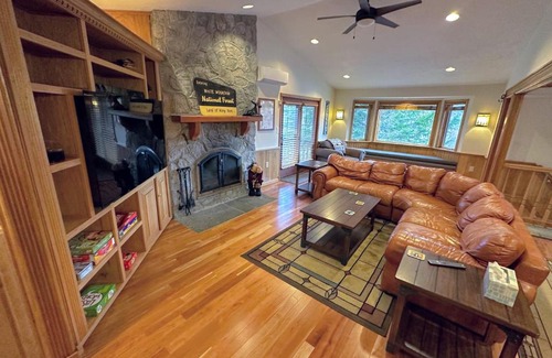 Bretton Woods House | FC43 Renovated cozy spacious cottage with AC air hockey wifi close to ski trails