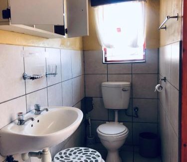 Walvis Bay Bed & Breakfast | FEATHERS INN GUEST HOUSE