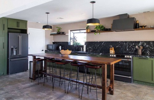 Yucca Valley House | Featured in VOGUE, Sight Unseen, and Architectural Digest Russia, Hip Modern | Pool | Sleeps 10