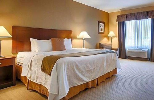 East Las Vegas Apartment | Featuring an indoor swimming pool and hot tub .