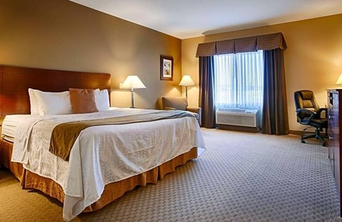 East Las Vegas Apartment | Featuring an indoor swimming pool and hot tub .