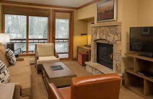 Four O'Clock Cabin | Feb. 10-17 Best in Breck. Hilton Valdoro. 2 BR, 2 Bath. Pvt deck and hot tub