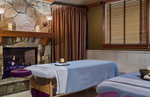 Four O'Clock Cabin | Feb. 10-17 Best in Breck. Hilton Valdoro. 2 BR, 2 Bath. Pvt deck and hot tub