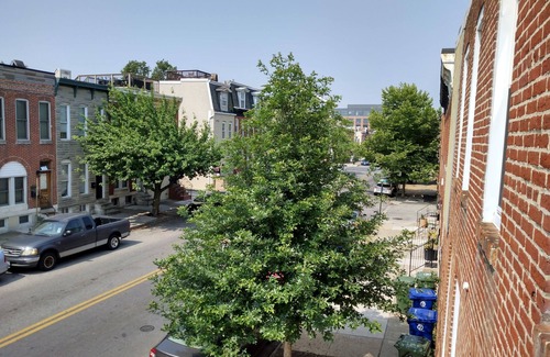 South Baltimore House | Federal Hill - Central, fully renovated townhouse. Close to restaurants and bars