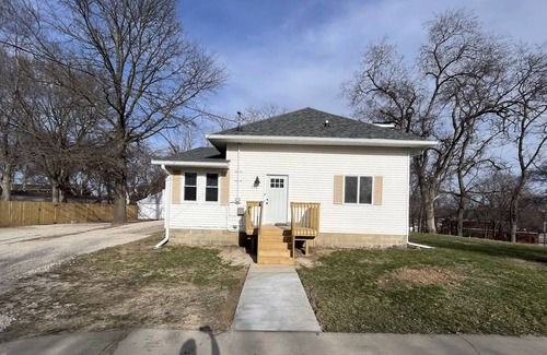 West Des Moines House | Feel at home in these completely remodeled 4 BR, 3 BA homes.