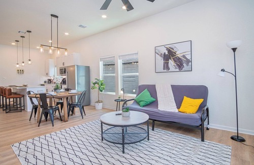 Denver Heights House | Feel, Chill and Enjoy 4BR/3BA Near Fun Riverwalk!