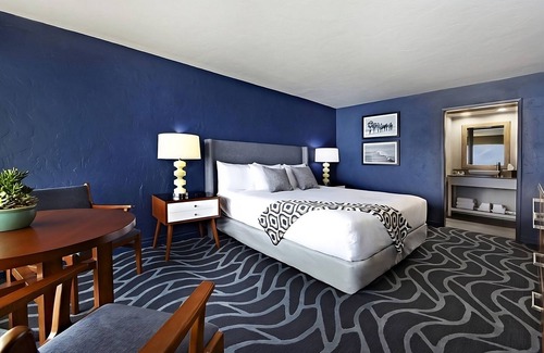 Monterey House | Feel Good and Fine! Pet-Friendly Unit with Superb Beach Views! Free Parking!