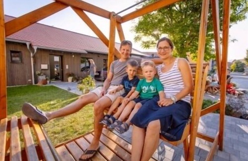 Gunzenhausen Apartment | Feel-good apartment with garden, animals and fun and games