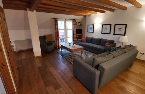 Großwurden Condo | Feel-good oasis right by the sea with a beautiful garden and mature trees
