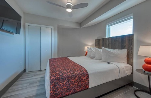 Treasure Island Hotel | Feel the Breeze - Beachfront Suite with Views | Pool & Full Kitchen
