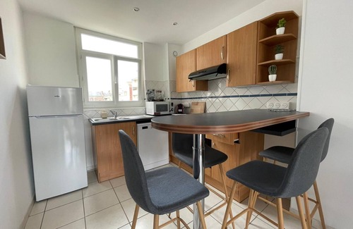 Downtown Le Havre Apartment | FEET IN THE WATER