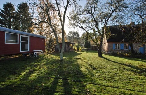 Bellin House | FeHa - Historic thatched cottage with trailer and large orchard