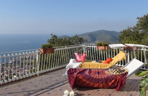 Castellabate Historic Centre Apartment | Felice 1 with private terrace and sea view