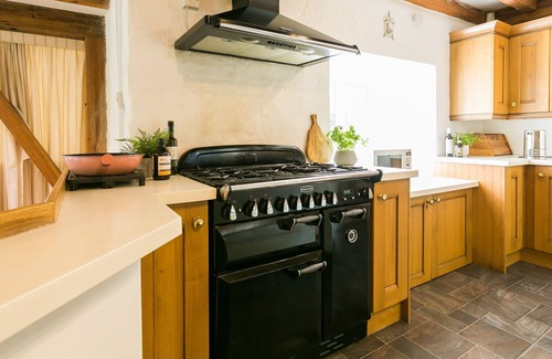 Llanfairpwllgwyngyll Cottage | Felin Hen - sleeps 12 guests in 6 bedrooms